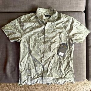 Brand new. Bought months ago but doesn’t fit me.